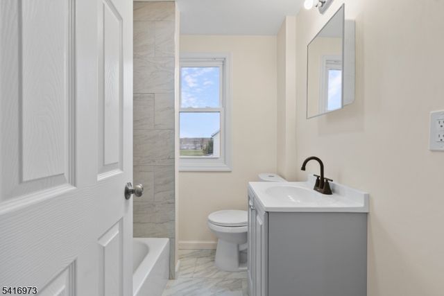 33 Delaware Street, Elizabeth City, NJ 07206