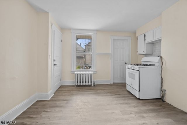 33 Delaware Street, Elizabeth City, NJ 07206