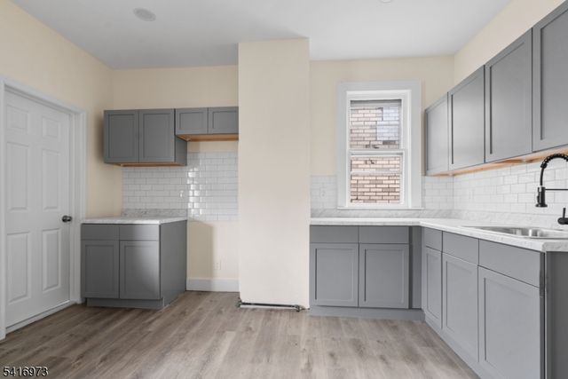 33 Delaware Street, Elizabeth City, NJ 07206