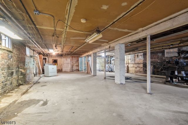 33 Delaware Street, Elizabeth City, NJ 07206