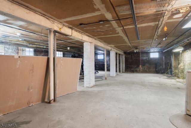 33 Delaware Street, Elizabeth City, NJ 07206