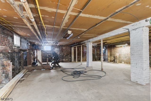 33 Delaware Street, Elizabeth City, NJ 07206