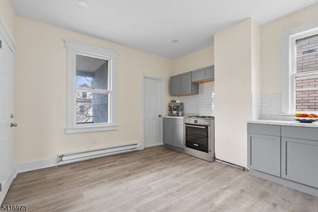 33 Delaware Street, Elizabeth City, NJ 07206