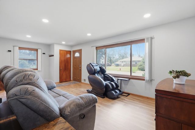 4250 Diamond Drive, Eagan, MN 55122