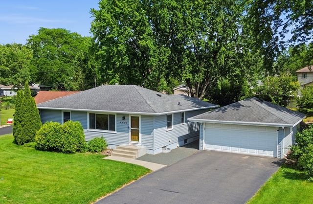 4250 Diamond Drive, Eagan, MN 55122