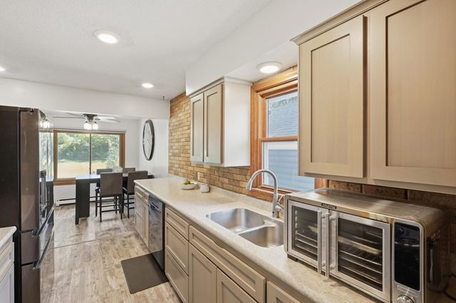 4250 Diamond Drive, Eagan, MN 55122