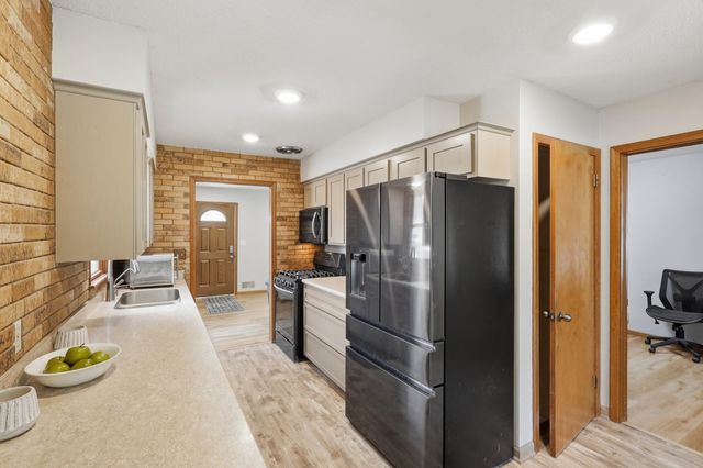 4250 Diamond Drive, Eagan, MN 55122