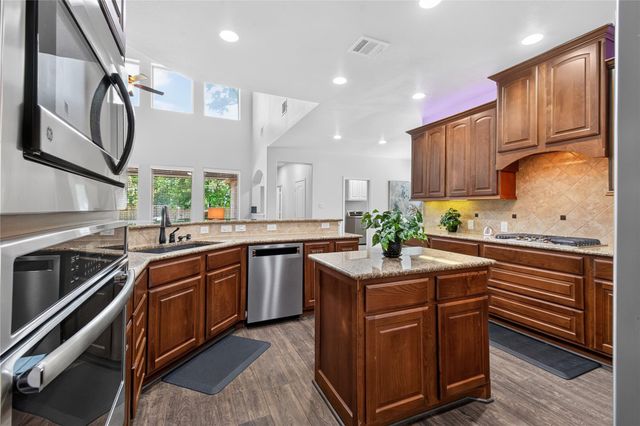 164 Deerfield Meadow Drive, Conroe, TX 77384