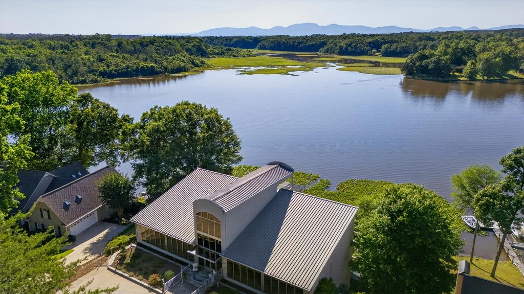 1125 Dickson Road, Campobello, SC 29322