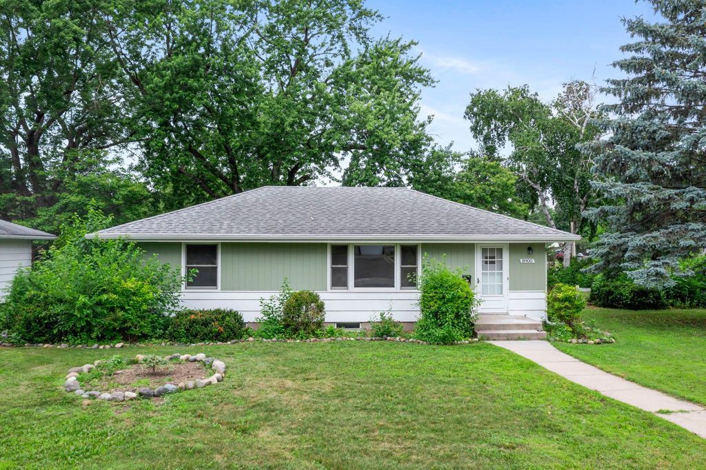 8900 Aldrich Avenue S, Bloomington, MN 55420