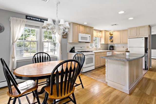 348 Prince Hinckley Road, Centerville, MA 02632