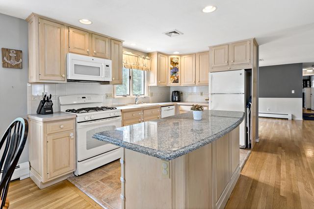 348 Prince Hinckley Road, Centerville, MA 02632