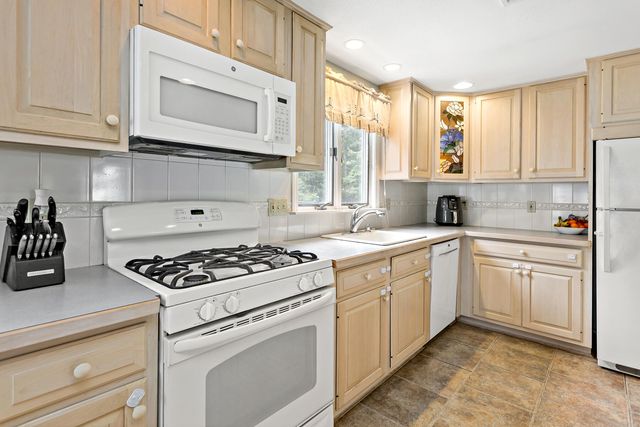 348 Prince Hinckley Road, Centerville, MA 02632