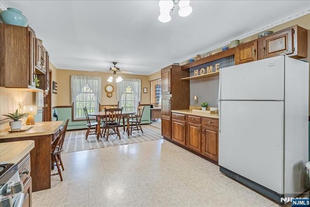 6 Fleming Court, Washington Township, NJ 07853