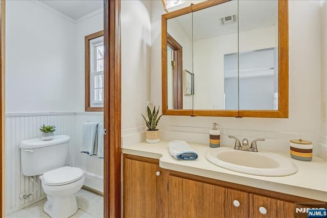 6 Fleming Court, Washington Township, NJ 07853