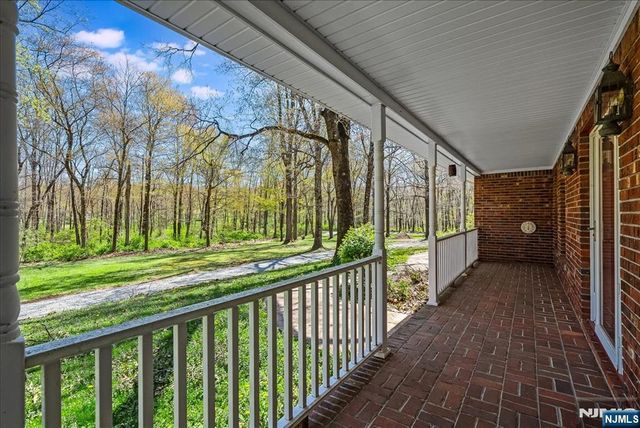 6 Fleming Court, Washington Township, NJ 07853