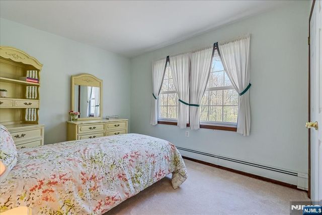 6 Fleming Court, Washington Township, NJ 07853