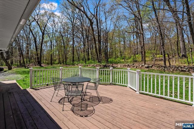 6 Fleming Court, Washington Township, NJ 07853