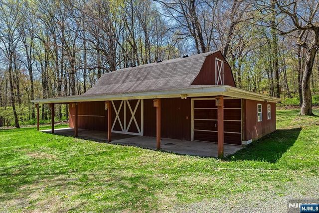 6 Fleming Court, Washington Township, NJ 07853