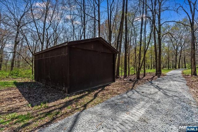 6 Fleming Court, Washington Township, NJ 07853