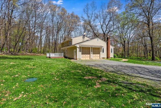 6 Fleming Court, Washington Township, NJ 07853