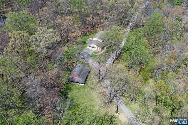 6 Fleming Court, Washington Township, NJ 07853