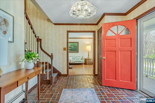 6 Fleming Court, Washington Township, NJ 07853