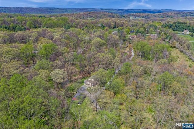 6 Fleming Court, Washington Township, NJ 07853