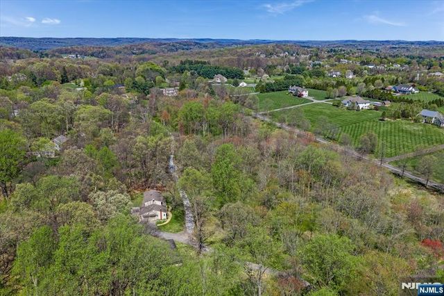 6 Fleming Court, Washington Township, NJ 07853