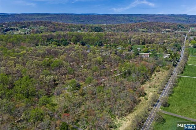 6 Fleming Court, Washington Township, NJ 07853