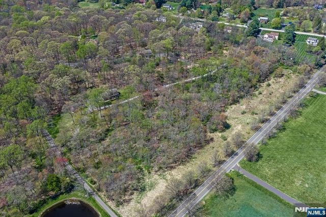 6 Fleming Court, Washington Township, NJ 07853
