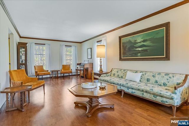 6 Fleming Court, Washington Township, NJ 07853