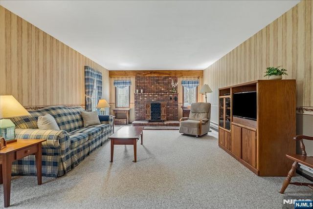 6 Fleming Court, Washington Township, NJ 07853