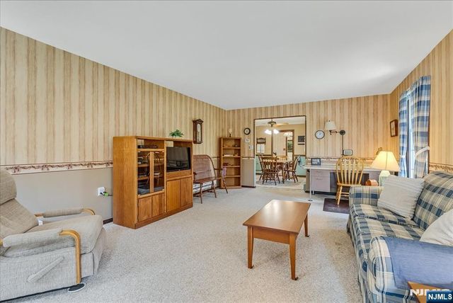 6 Fleming Court, Washington Township, NJ 07853