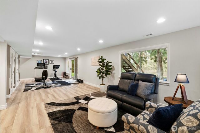 23059 265th Place SE, Maple Valley, WA 98038