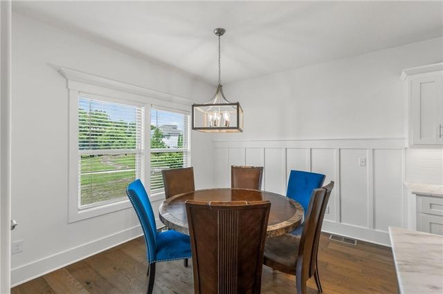 2309 NE Colonnade Avenue, Blue Springs, MO 64029