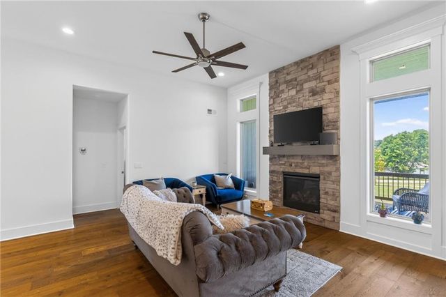 2309 NE Colonnade Avenue, Blue Springs, MO 64029