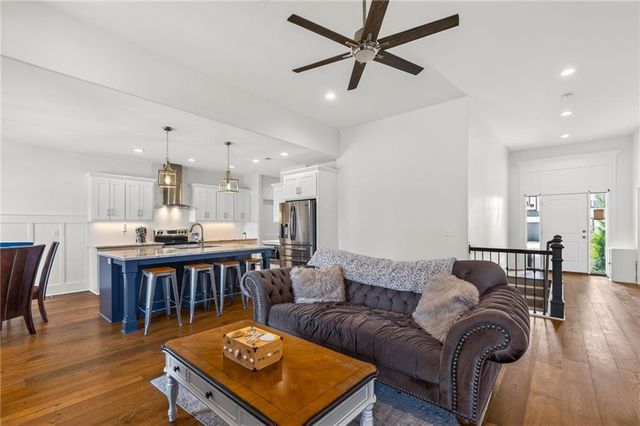 2309 NE Colonnade Avenue, Blue Springs, MO 64029