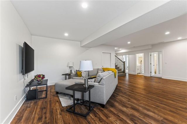 2309 NE Colonnade Avenue, Blue Springs, MO 64029