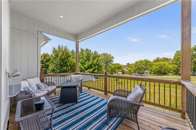 2309 NE Colonnade Avenue, Blue Springs, MO 64029