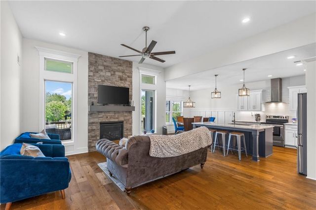 2309 NE Colonnade Avenue, Blue Springs, MO 64029