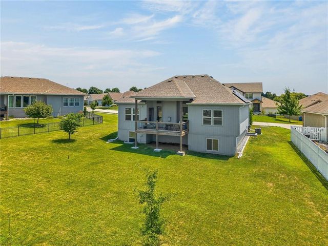 2309 NE Colonnade Avenue, Blue Springs, MO 64029