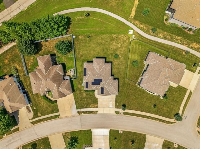 2309 NE Colonnade Avenue, Blue Springs, MO 64029