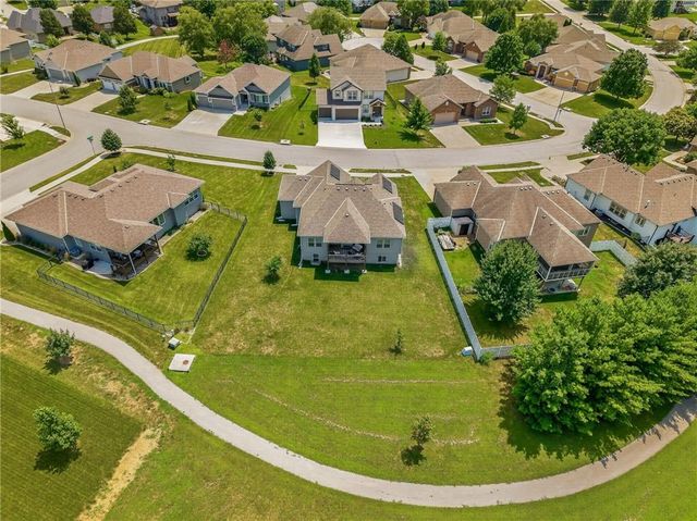 2309 NE Colonnade Avenue, Blue Springs, MO 64029