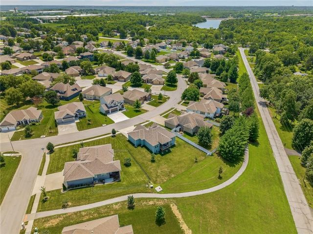 2309 NE Colonnade Avenue, Blue Springs, MO 64029