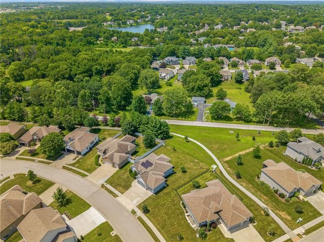 2309 NE Colonnade Avenue, Blue Springs, MO 64029