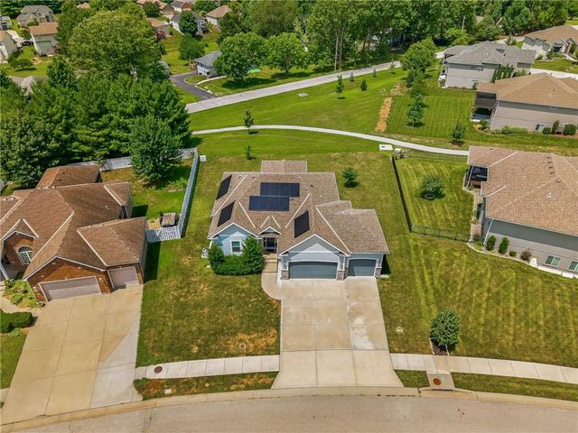 2309 NE Colonnade Avenue, Blue Springs, MO 64029