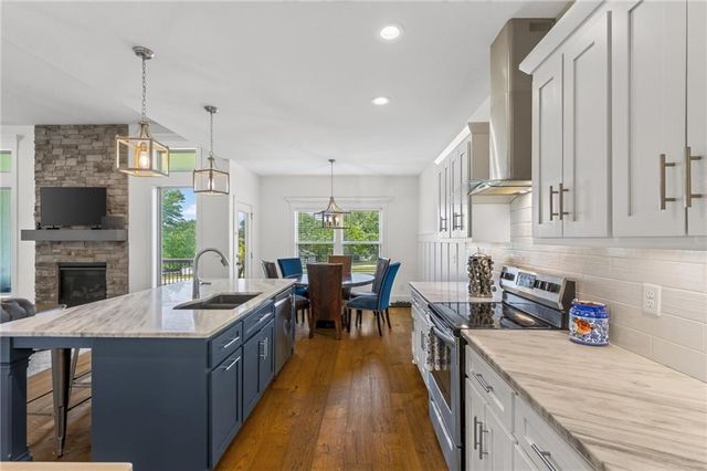 2309 NE Colonnade Avenue, Blue Springs, MO 64029