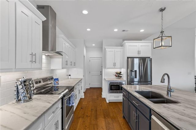 2309 NE Colonnade Avenue, Blue Springs, MO 64029
