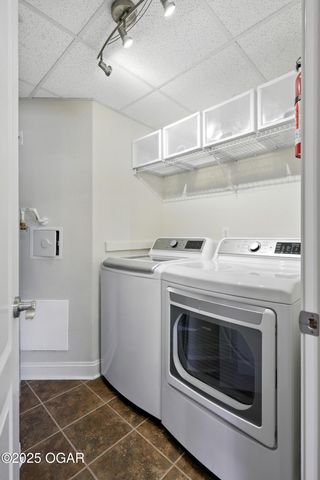 214 E 4th Street 203, Joplin, MO 64801